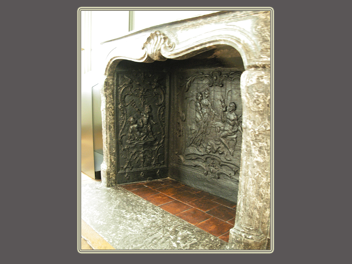 Plaque de cheminée. Musée Carnavalet, 23 rue de Sévigné.