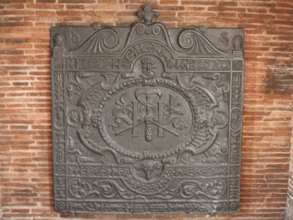 Plaque de cheminée. Musée Carnavalet, 23 rue de Sévigné.