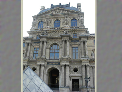 Louvre, Pavillon Denon,  Cour Napoléon     