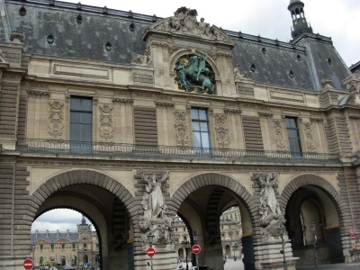 Entre la porte de Lesdigières et le Pavillon de la Trémoïlle, Louvre, quai François Mitterrand