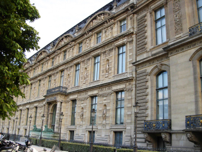 Porte Jaujard et pavillon Jaujard, Louvre. Côté jardin du Carrousel.