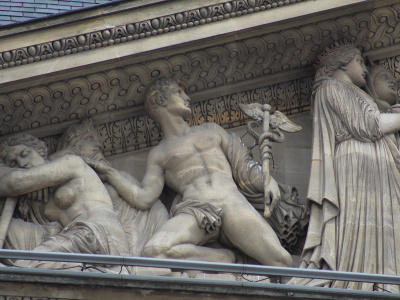 Louvre, Pavillon Denon,  Cour Napoléon   