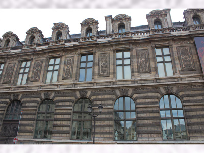 Rue de Rivoli. Entre Louvre-Rivoli et le passage Richelieu.  