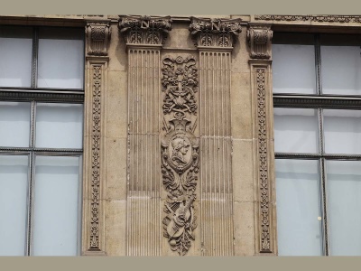 Entre la Porte des Lions et le Pavillon de la Trémoïlle, quai François Mitterrand, Louvre