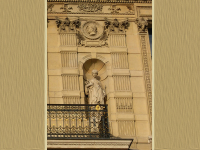  A côté du bâtiment des Arts décoratifs et bâtiment des Arts décoratifs, Louvre, côté rue de Rivoli.