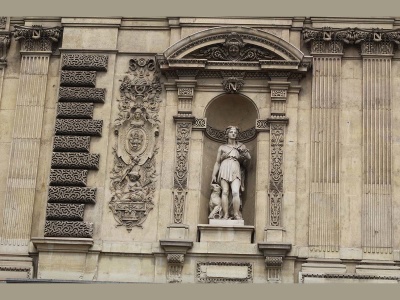 Entre la Porte des Lions et le Pavillon de la Trémoïlle, quai François Mitterrand, Louvre