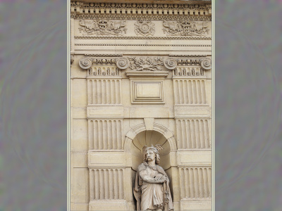  A côté du bâtiment des Arts décoratifs et bâtiment des Arts décoratifs, Louvre, côté rue de Rivoli.