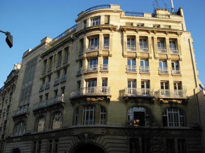 37, rue du Cherche Midi, angle rue du Regard.