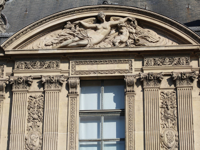 Entre la Porte des Lions et le Pavillon de la Trémoïlle, quai François Mitterrand