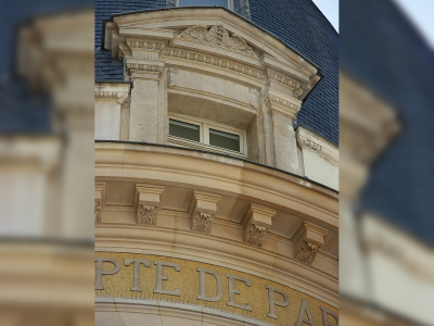 BNP PARIBAS : angle de la rue du conservatoire et de la rue Sainte-Cécile.