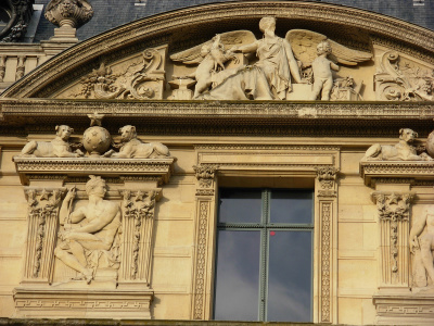  A côté du bâtiment des Arts décoratifs et bâtiment des Arts décoratifs, Louvre, côté rue de Rivoli. 