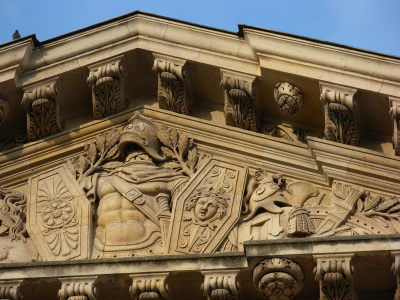 Louvre, Parallèlement à la rue Rivoli