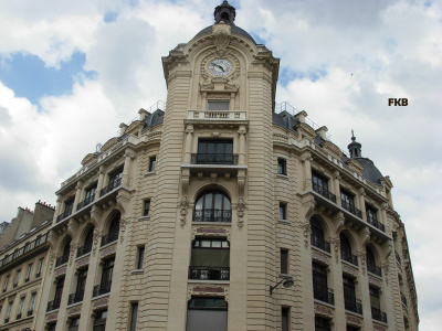 Angle de la rue Réaumur au 134 et de la rue Notre-Dame des Victoires.