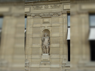  A côté du bâtiment des Arts décoratifs et bâtiment des Arts décoratifs, Louvre, côté rue de Rivoli.